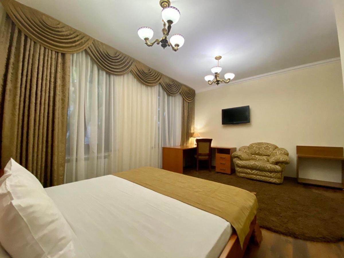 Boomerang Business Hotel Oldenburg Bagian luar foto